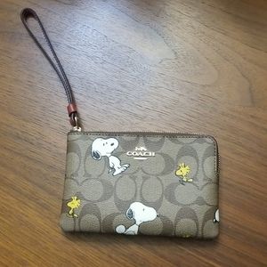 Coach signature snoopy WOODSTOCK WRISTLET